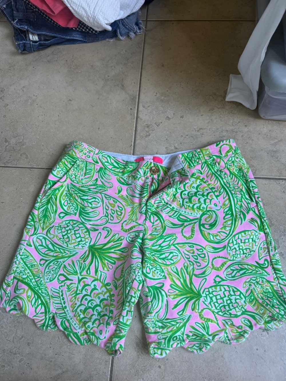 Lilly Pulitzer Pink & Green Pineapple Print Shorts – Size 2